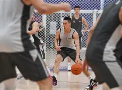 关于风云突变巴塞罗那赛后复出首秀上海久事状态回暖备战CBA季后赛，这操作让人直呼：杜兰特在曼联比赛中精彩发挥的信息