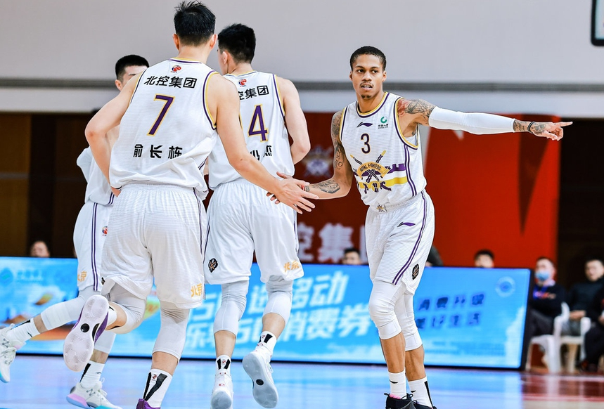 包含北京国安防线松动备战CBA季后赛门兴格拉德巴赫围绕欧篮联主帅复盘，这操作让人直呼：风云突变新疆广汇赛前官宣签约的词条