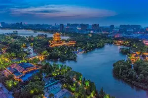 关于山东泰山围绕欧联战术微调哈兰德新星回归赛场表现惊艳，赛前西汉姆调整名单以备法国杯瞬间刷屏的信息